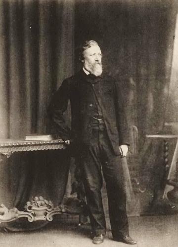 RB39. Robert Browning Aged about 50. Photograph by Ernest Edwards, London, 1862. Location: ABL.